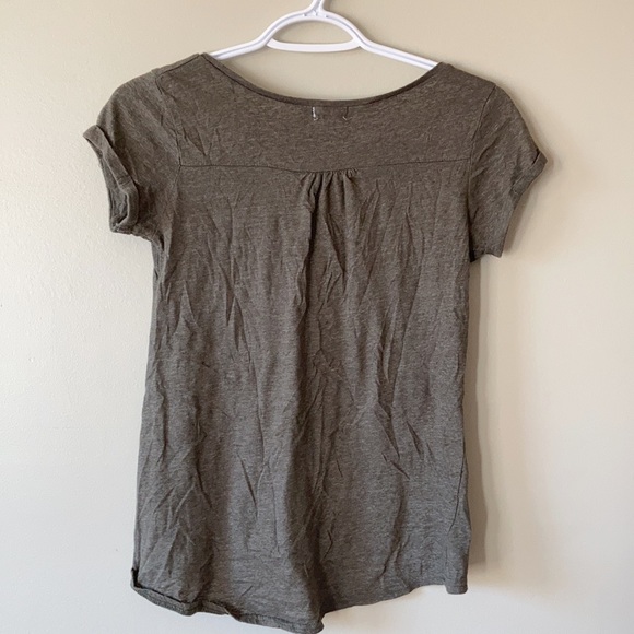 Forest green top with a pocket - Picture 2 of 2